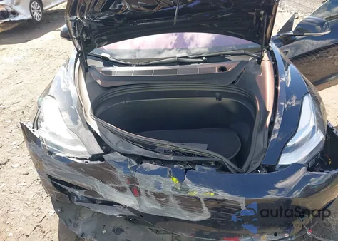 2018 Tesla Model 3 Long Range/Performance z USA, uszkodzony, nr VIN 5YJ3E1EBXJF085530